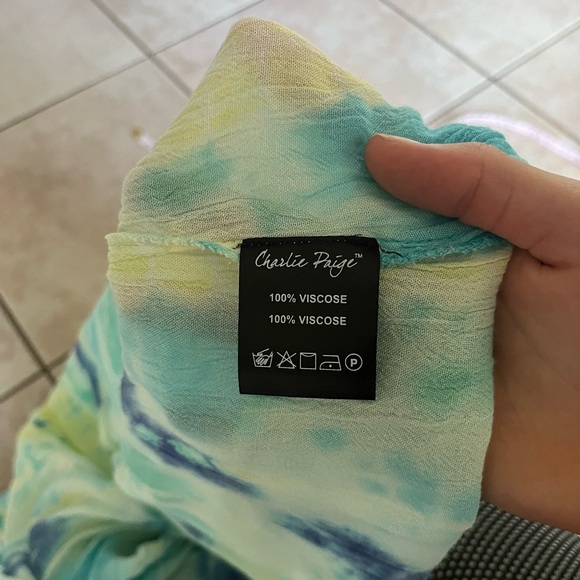 3/$25 Charlie Paige top - Picture 6 of 6